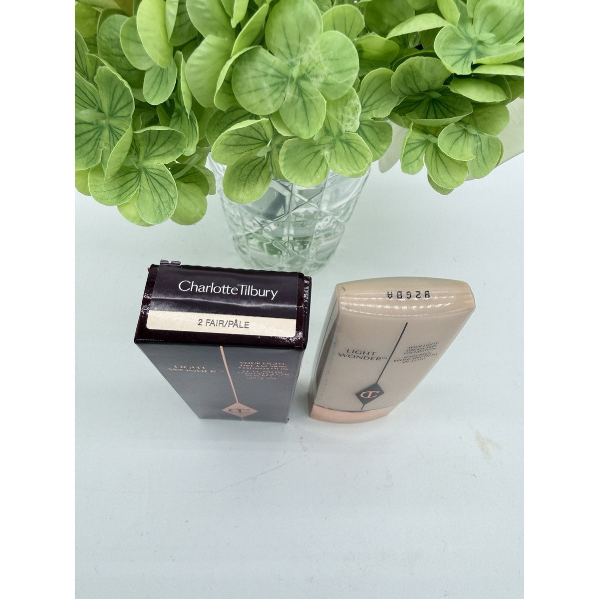 Charlotte Tilbury Light Wonder Foundation 2 Fair / Pale 40ml / 1.3fl.oz