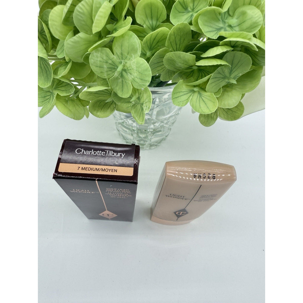 Charlotte Tilbury Light Wonder Foundation 7 Medium / Moyen 40ml / 1.3fl.oz