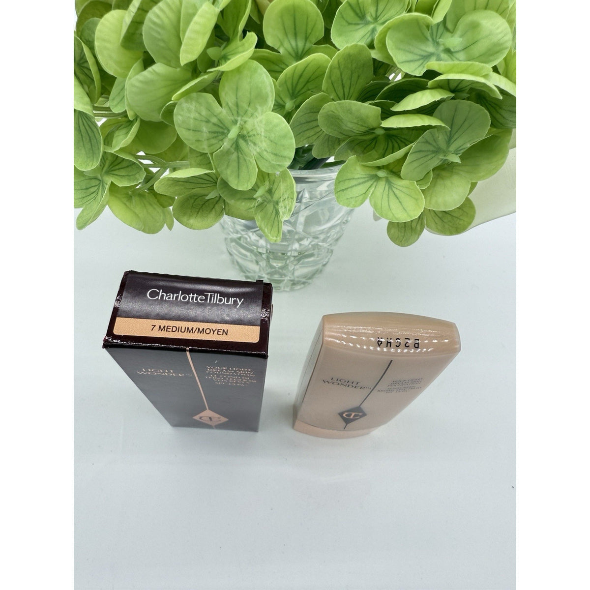 Charlotte Tilbury Light Wonder Foundation 7 Medium / Moyen 40ml / 1.3fl.oz