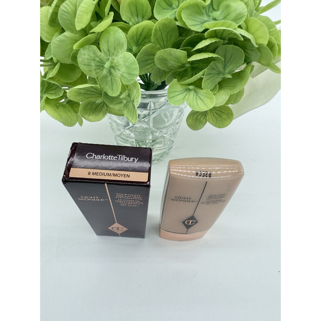 Charlotte Tilbury Light Wonder Foundation 8 Medium / Moyen 40ml / 1.3fl.oz