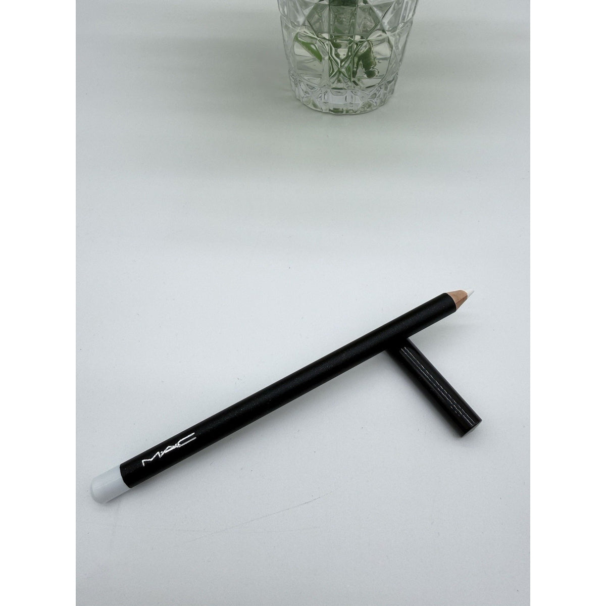 MAC Chromagraphic Pencil PURE WHITE 0.048 oz
