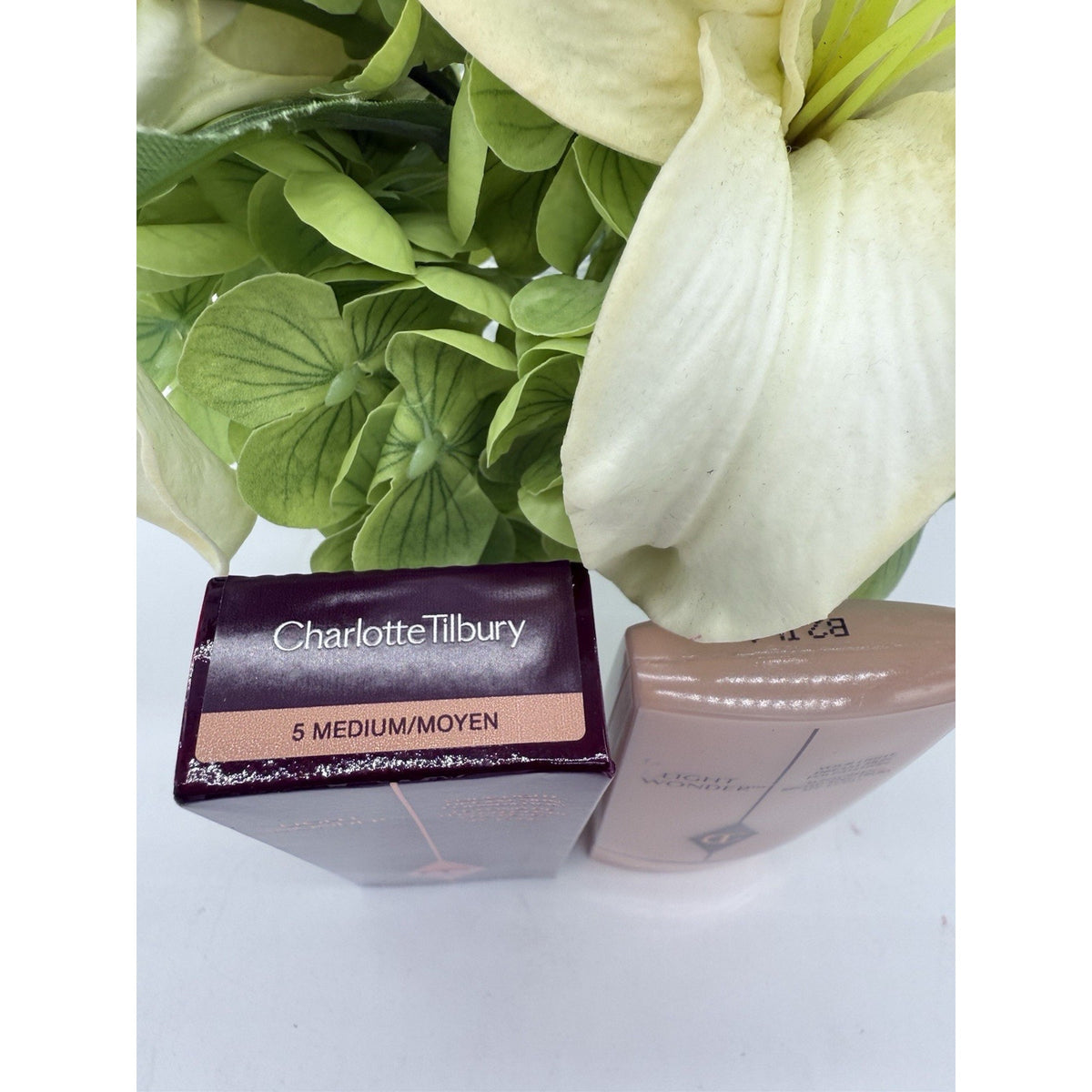 Charlotte Tilbury Light Wonder Foundation 5 Medium / Moyen 40ml / 1.3fl.oz